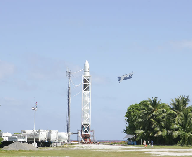 SpaceX Scrubs Launch Debut of Falcon 1 Rocket Due to Structural Glitch